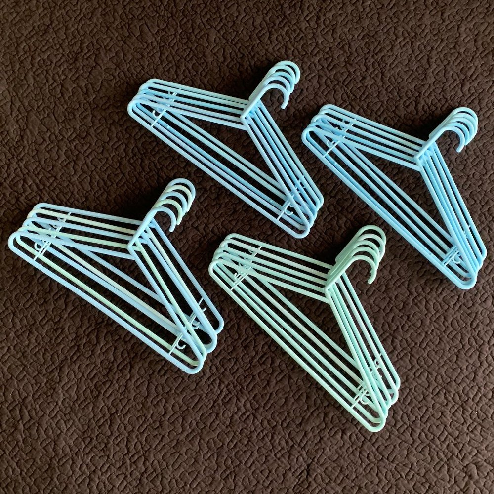 (SOLD) PREMIUM Plastic Clothes Hangers 20 Pc Blue Heavy Duty Durable